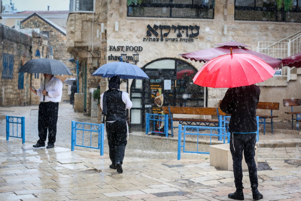 תיעוד רטוב: גשמי הברכה בעיר הקודש צפת