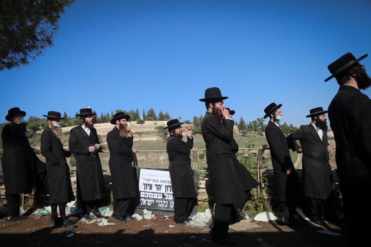 מאבטחים הזדהו כשוטרים ותקפו מפגינים חרדים • צפו