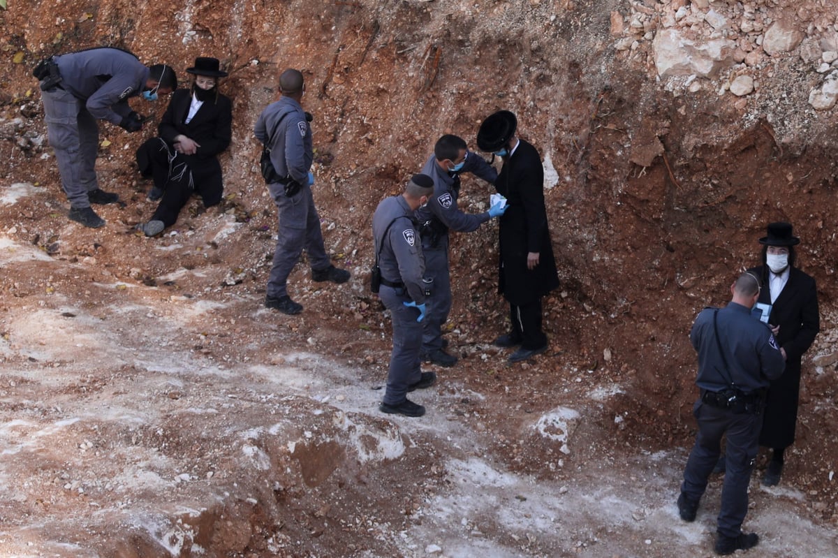 מאבטחים הזדהו כשוטרים ותקפו מפגינים חרדים • צפו