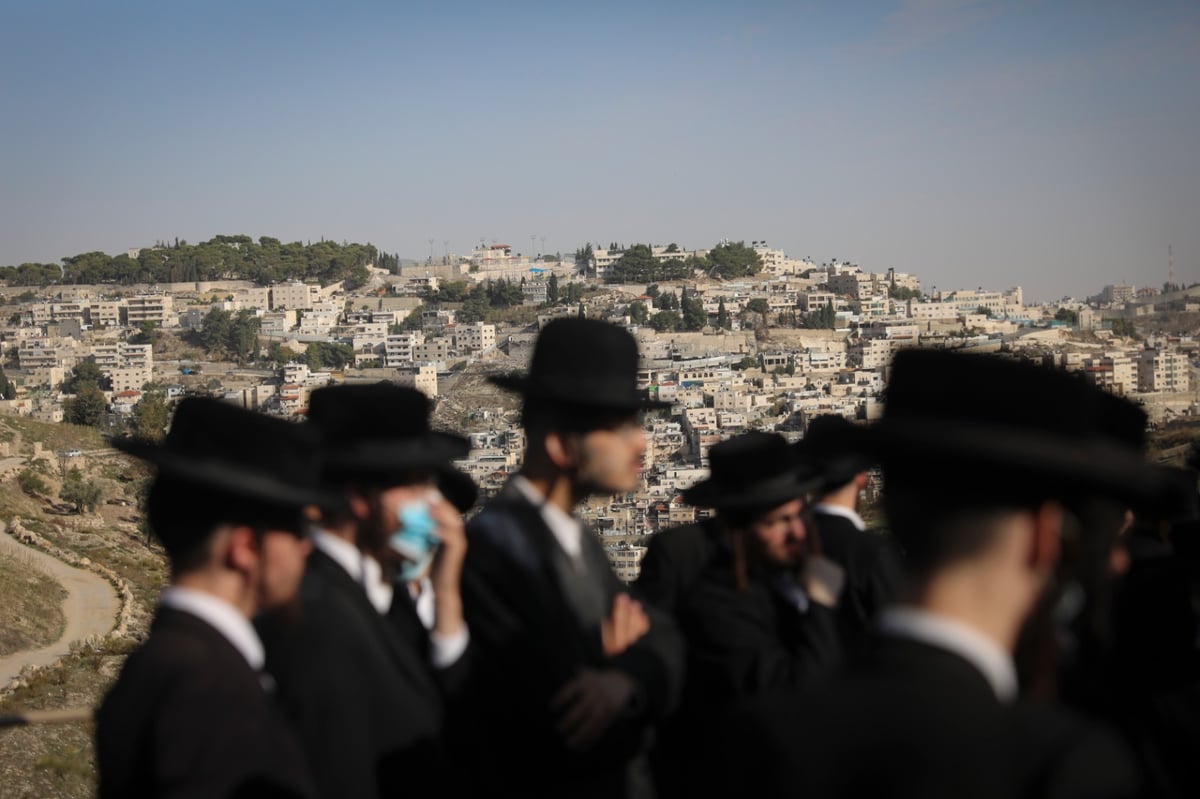 מאבטחים הזדהו כשוטרים ותקפו מפגינים חרדים • צפו