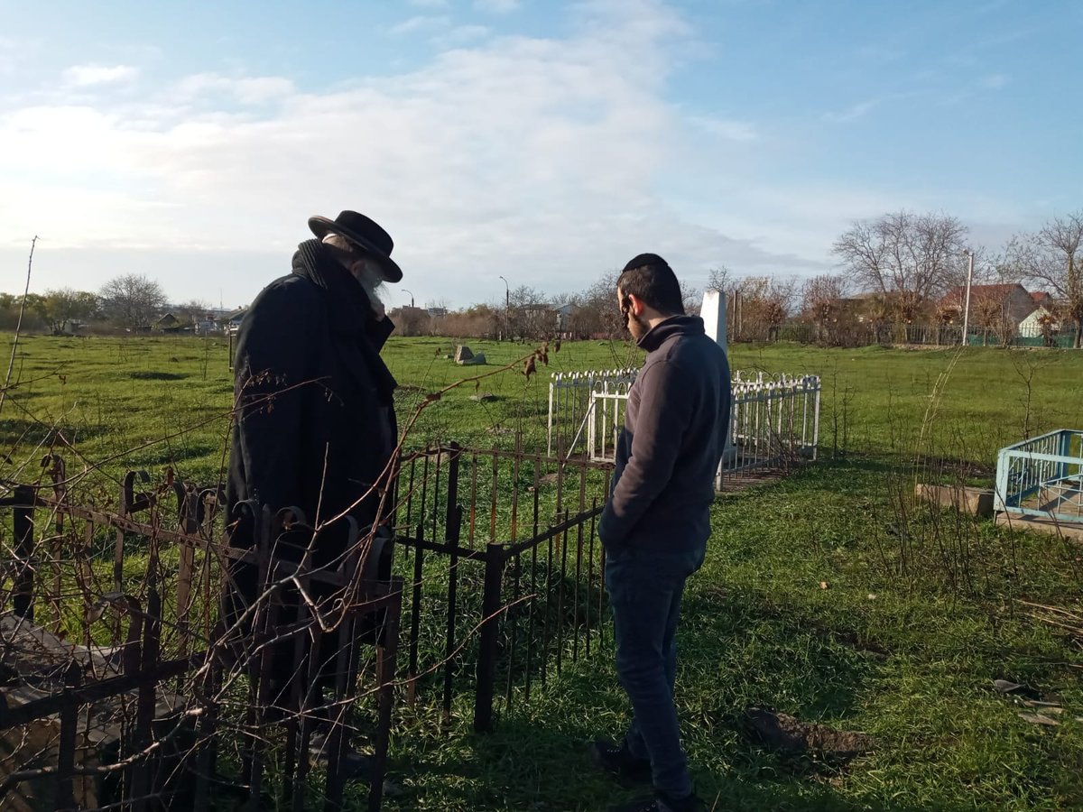 אומן: גויים הרסו את בית העלמין וכעת דורשים כסף על המקום