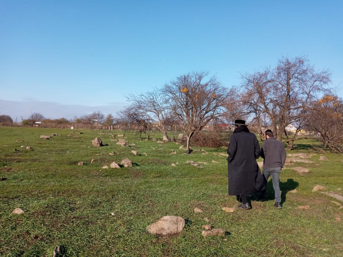 אומן: גויים הרסו את בית העלמין וכעת דורשים כסף על המקום