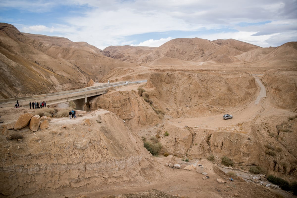 ציידי השיטפונות יצאו למדבר יהודה •  גלריה