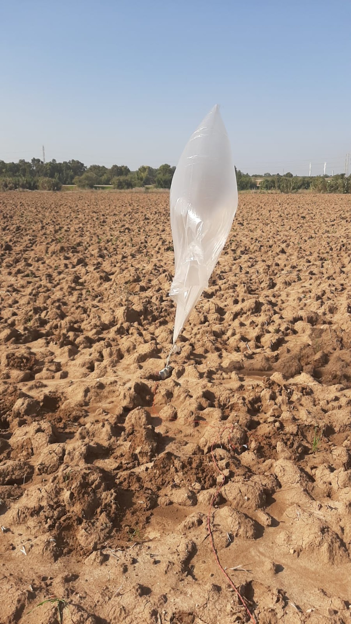 מטען נפץ מחובר לבלון אותר בחוף אשקלון