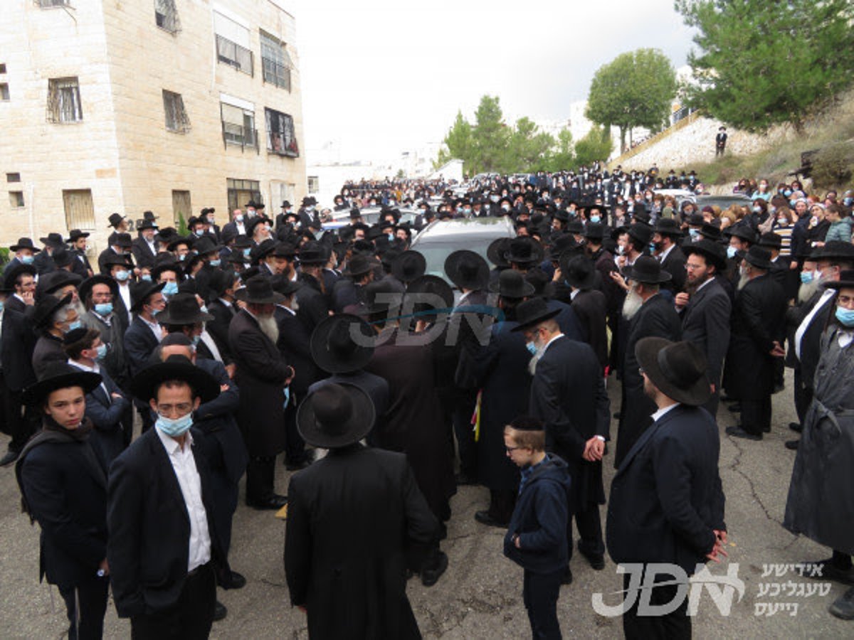 ניחום אבלים אצל הגר"א שטרנבוך • תיעוד