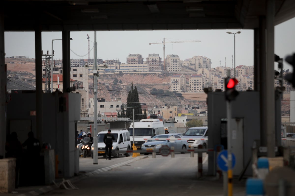 אחרי ההתפרעויות וניסיון הפיגוע: תיעוד ממחסום קלנדיה