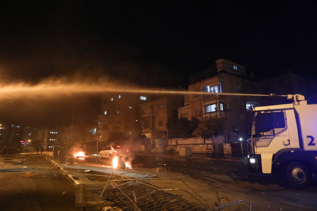 הקרב על הרכבת הקלה: לילה של הפגנות ועימותים בבירה