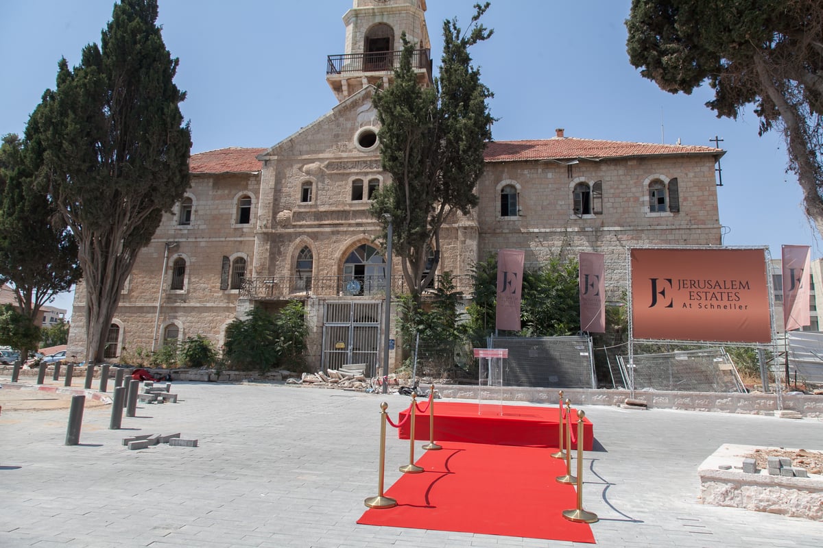 מבנה הצריח המפורסם בכניסה למתחם שנלר