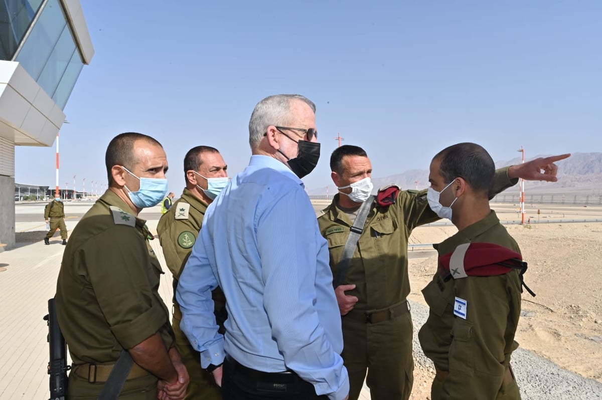 השר בני גנץ ביקר באילת והזהיר מ'סגר שלישי'