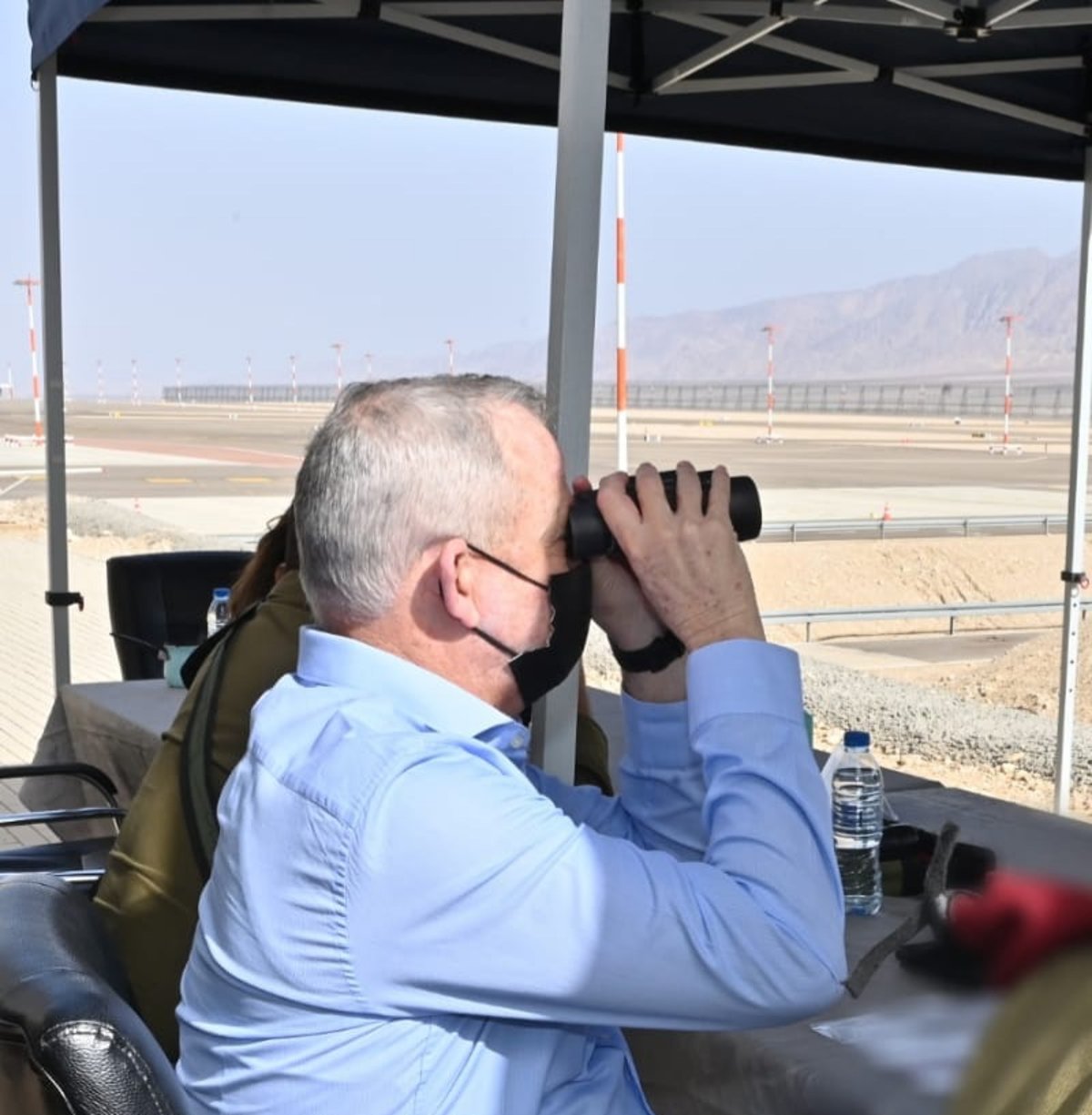 השר בני גנץ ביקר באילת והזהיר מ'סגר שלישי'