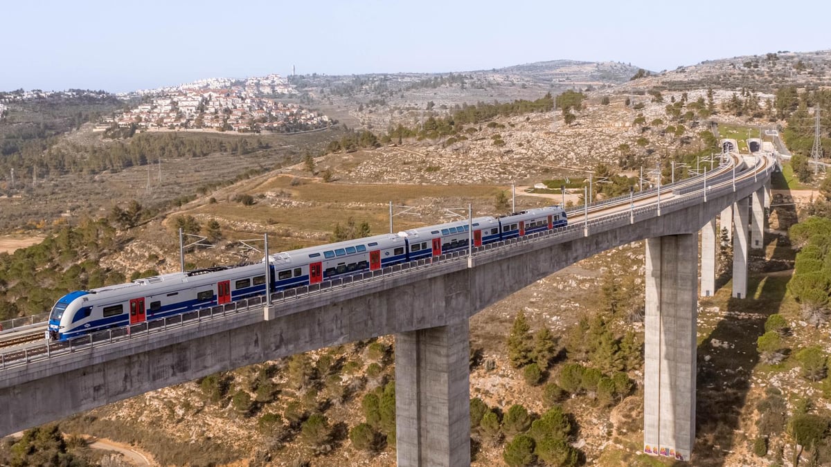 תיעוד: הרכבות החשמליות החדשות בנסיעה ראשונה