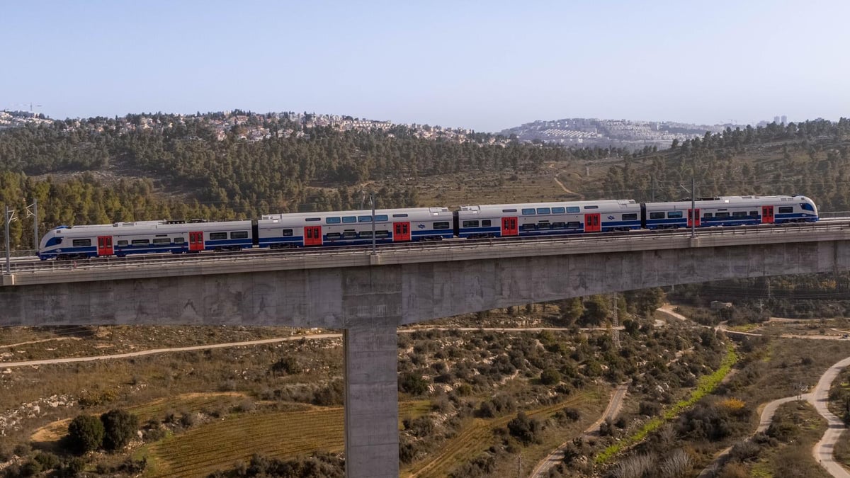 תיעוד: הרכבות החשמליות החדשות בנסיעה ראשונה