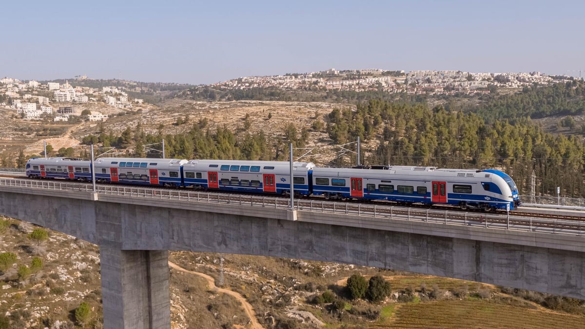 תיעוד: הרכבות החשמליות החדשות בנסיעה ראשונה