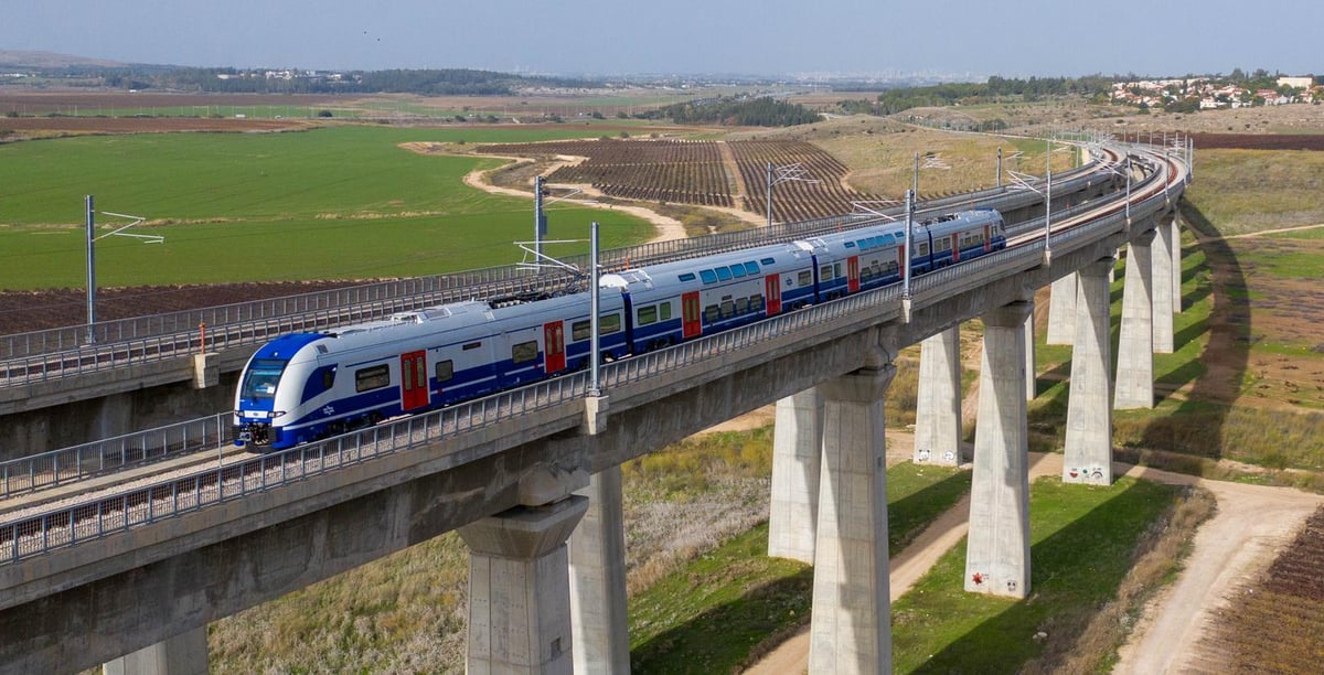 תיעוד: הרכבות החשמליות החדשות בנסיעה ראשונה