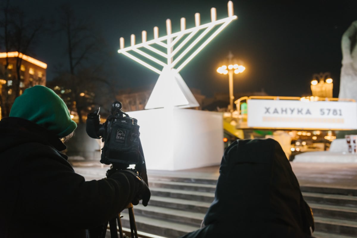 מעמד פרסומי ניסא במרכז מוסקבה; תיעוד