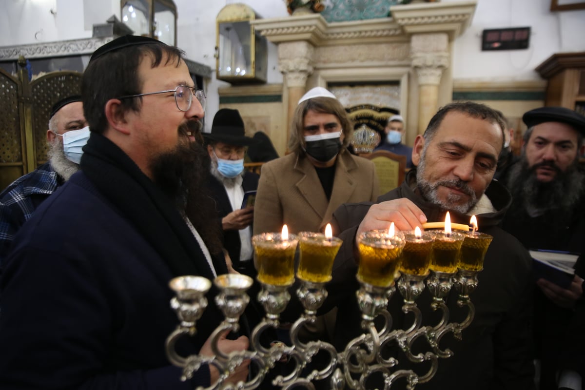 כך הדליקו את הנר השישי של חנוכה - במירון