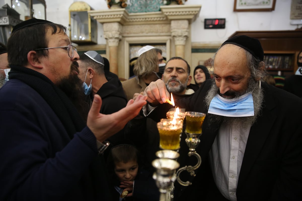 כך הדליקו את הנר השישי של חנוכה - במירון