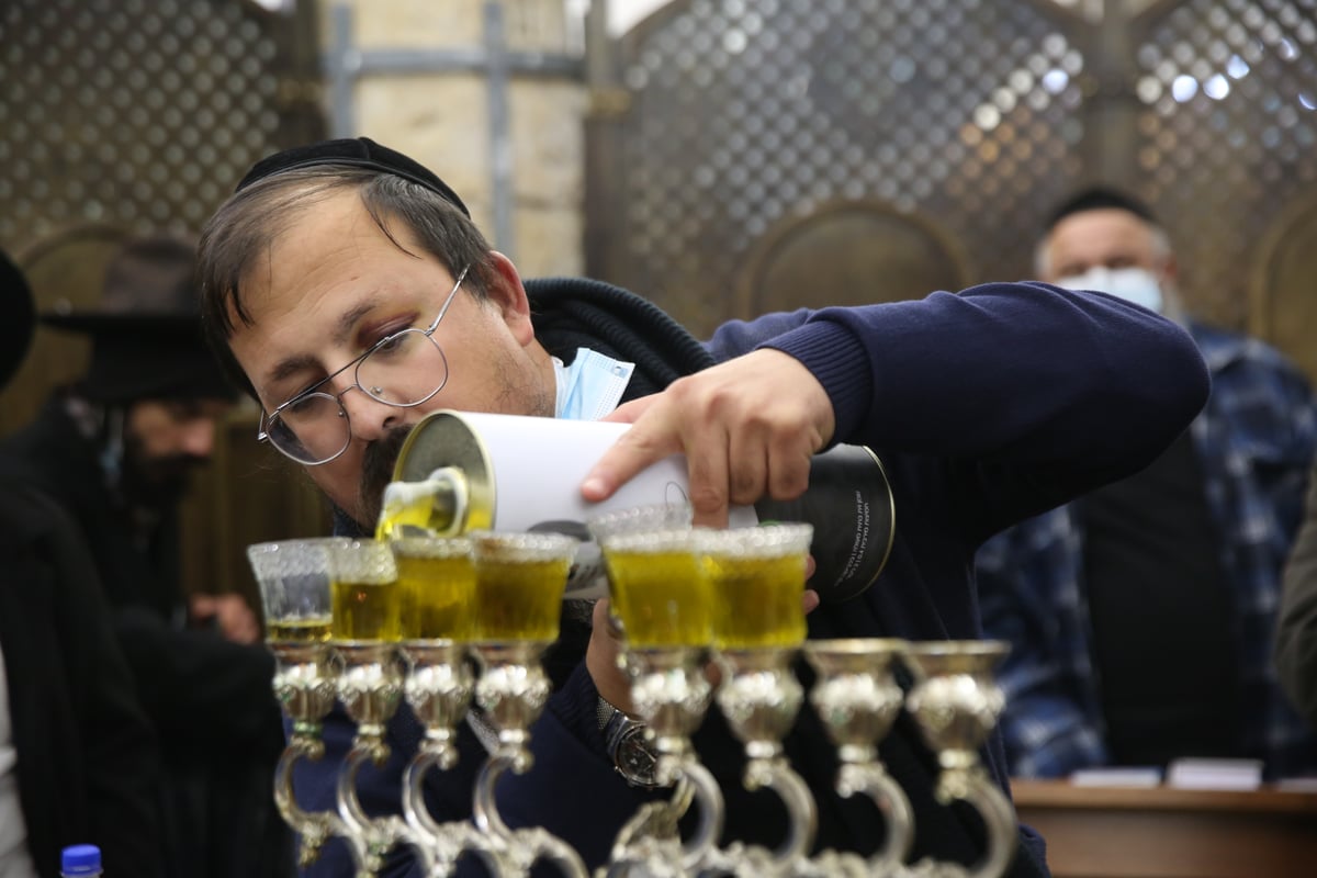 כך הדליקו את הנר השישי של חנוכה - במירון