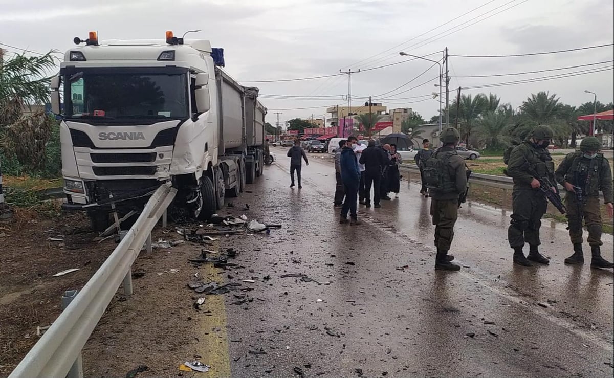 אסון חנוכה: בני זוג חרדים התנגשו במשאית ונהרגו • תיעוד