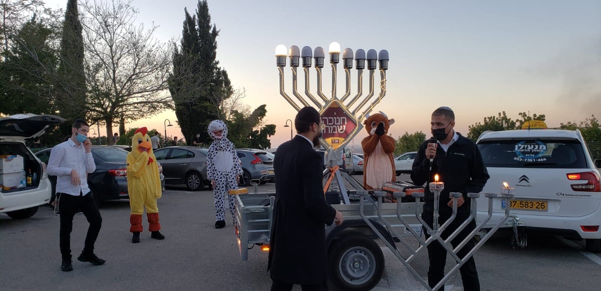 קורונה? החב"דניקים הגדילו את 'מבצע חנוכה'