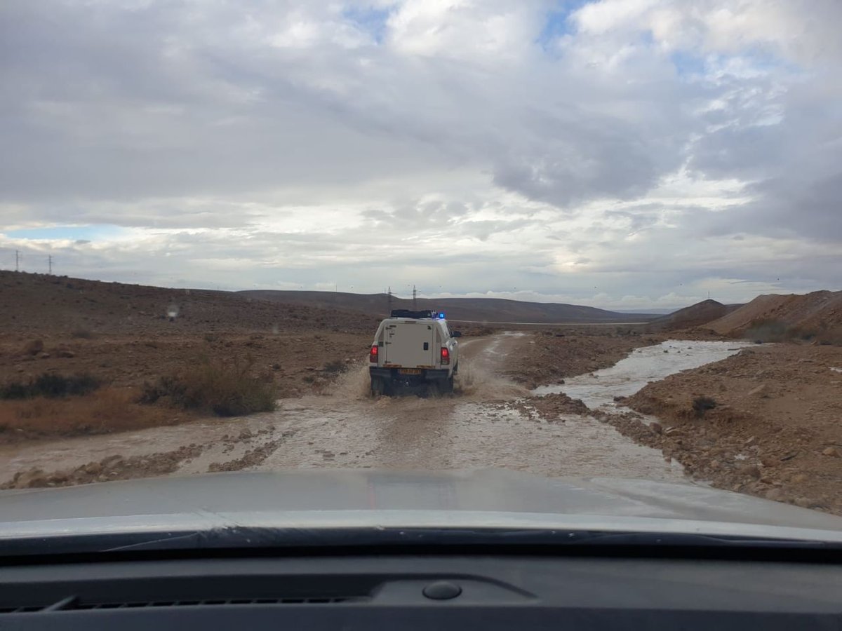 מטיילים נתקעו בשל הגשם העז וחולצו;  צפו