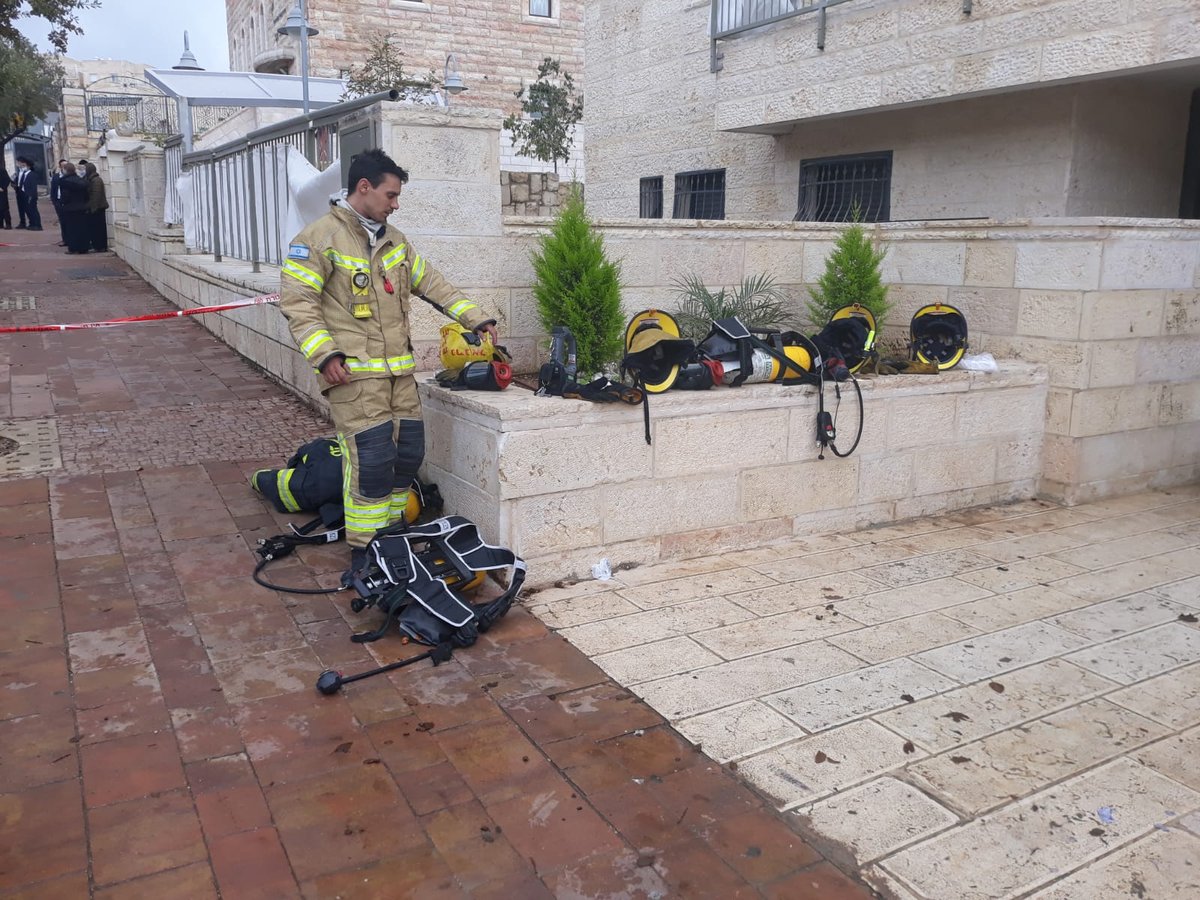 ביתר עילית: נרות החנוכה גרמו לשריפה בדירה