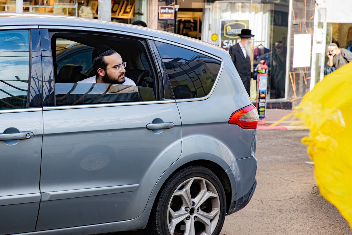 צפו: שיירת הטנקים של חב"ד מסביב לארץ