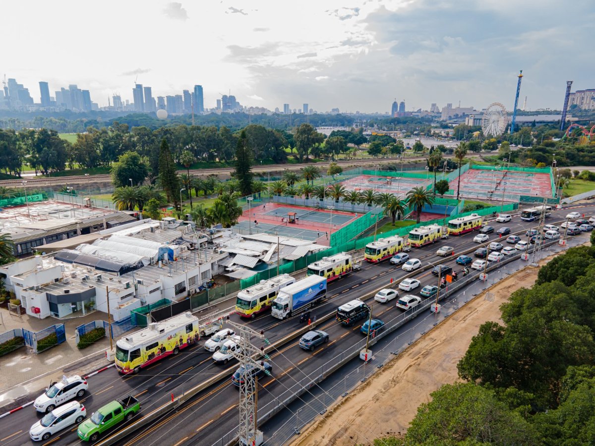 צפו: שיירת הטנקים של חב"ד מסביב לארץ