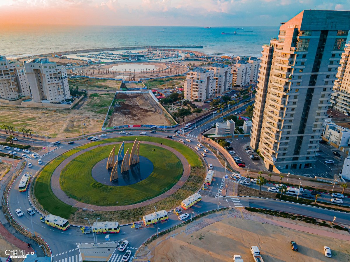 צפו: שיירת הטנקים של חב"ד מסביב לארץ