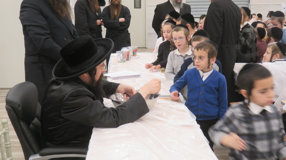 בן האדמו"ר מצאנז בביקור חיזוק בארה"ב