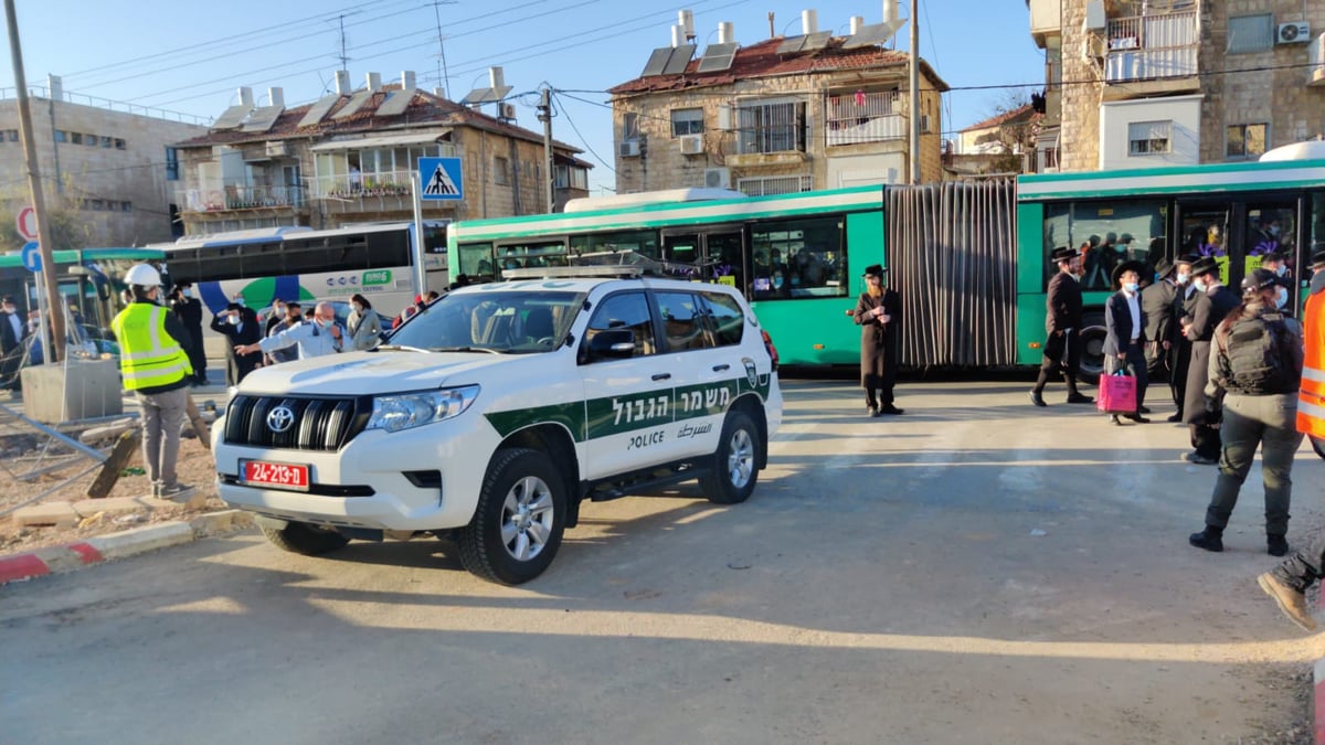 בניסיון לעצור את עבודות הרכבת הקלה: מפגין נכנס מתחת למערבל הבטון