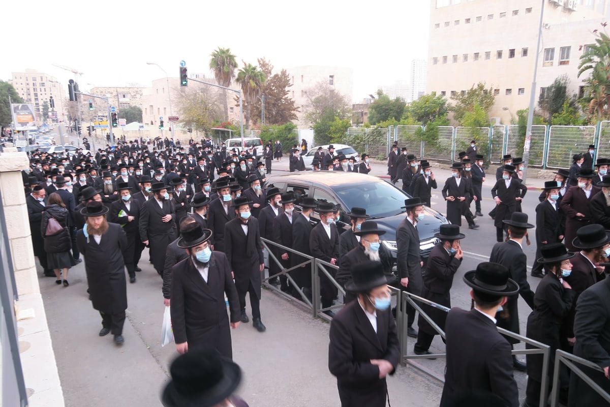 מאות ליוו למנוחות את איש החסד הרה"ח רבי שמואל גוטפריד ז"ל