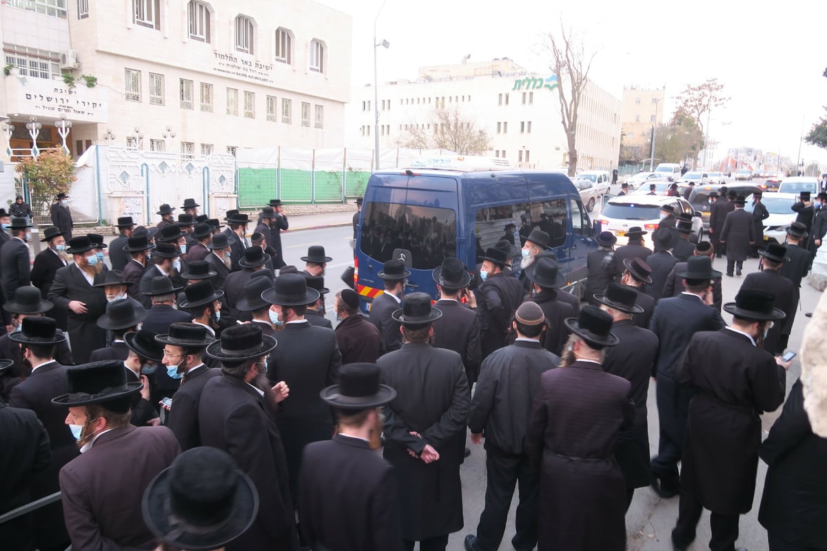 מאות ליוו למנוחות את איש החסד הרה"ח רבי שמואל גוטפריד ז"ל