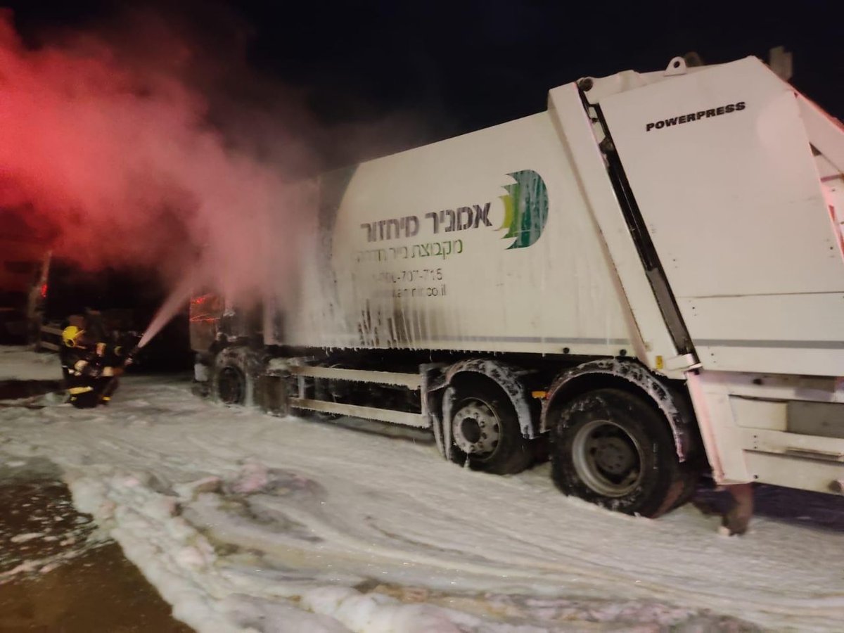 לוד: ערבים שרפו כלי רכב ומשאיות - כנקמה