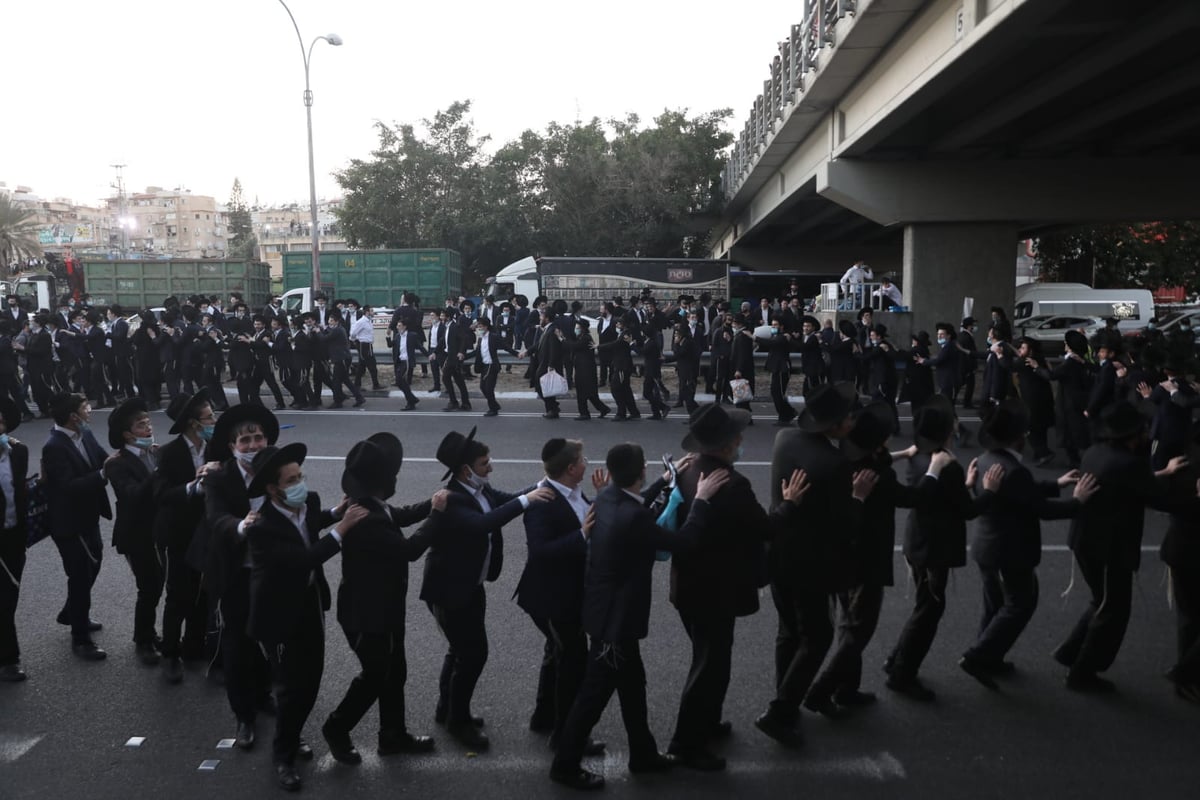 עסקן הפלג לקצין: "לא היה עדיף לשחרר את העציר שלנו?" • צפו