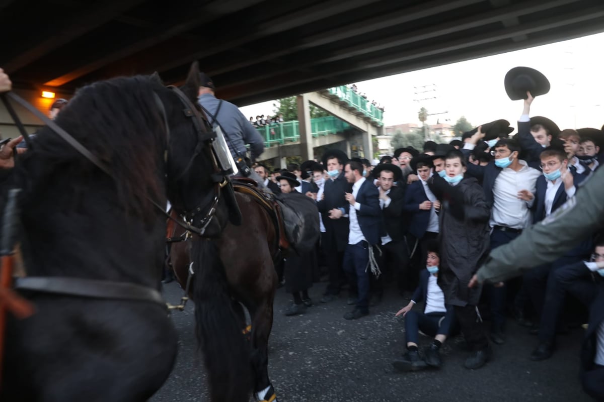 עסקן הפלג לקצין: "לא היה עדיף לשחרר את העציר שלנו?" • צפו