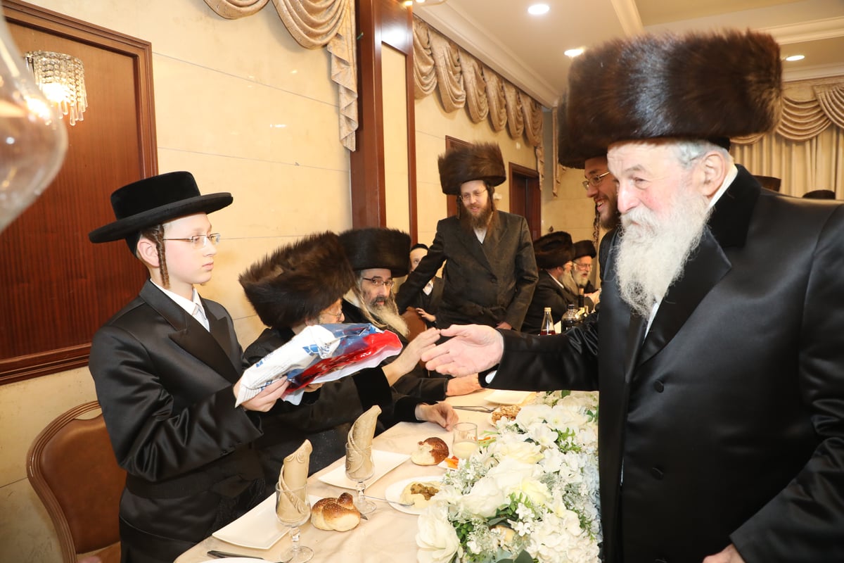 תיעוד: שמחת הבר מצווה לנכד האדמו"ר מקאמרנא