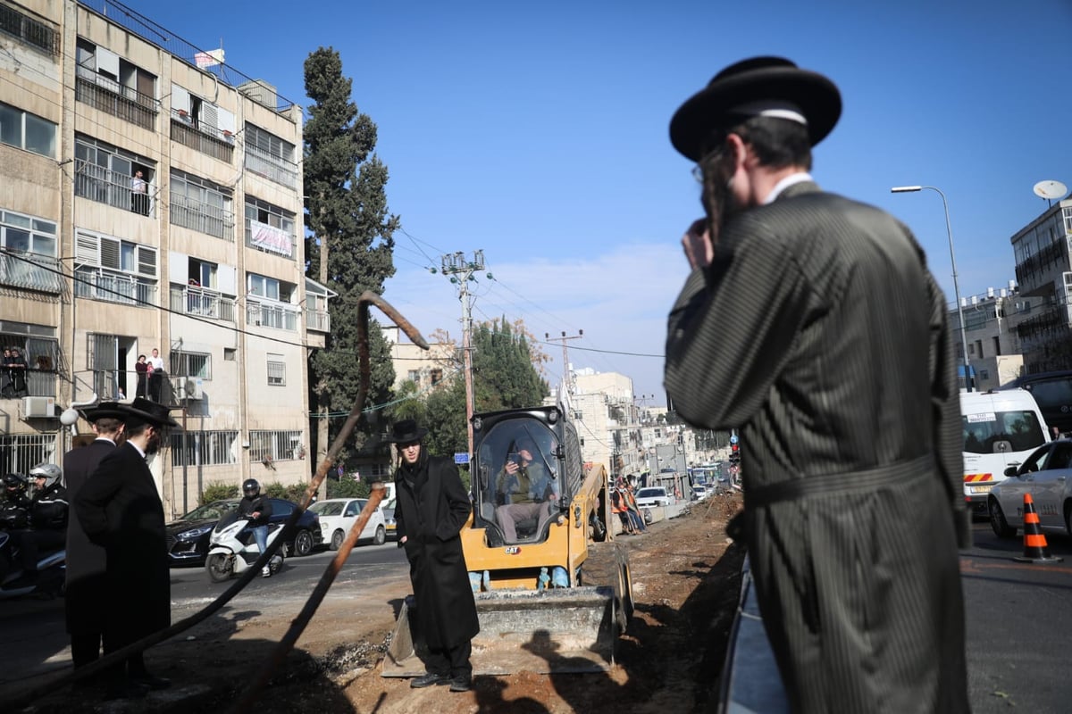 הקיצונים הפכו את גדר הבטיחות על ילד שעבר באזור