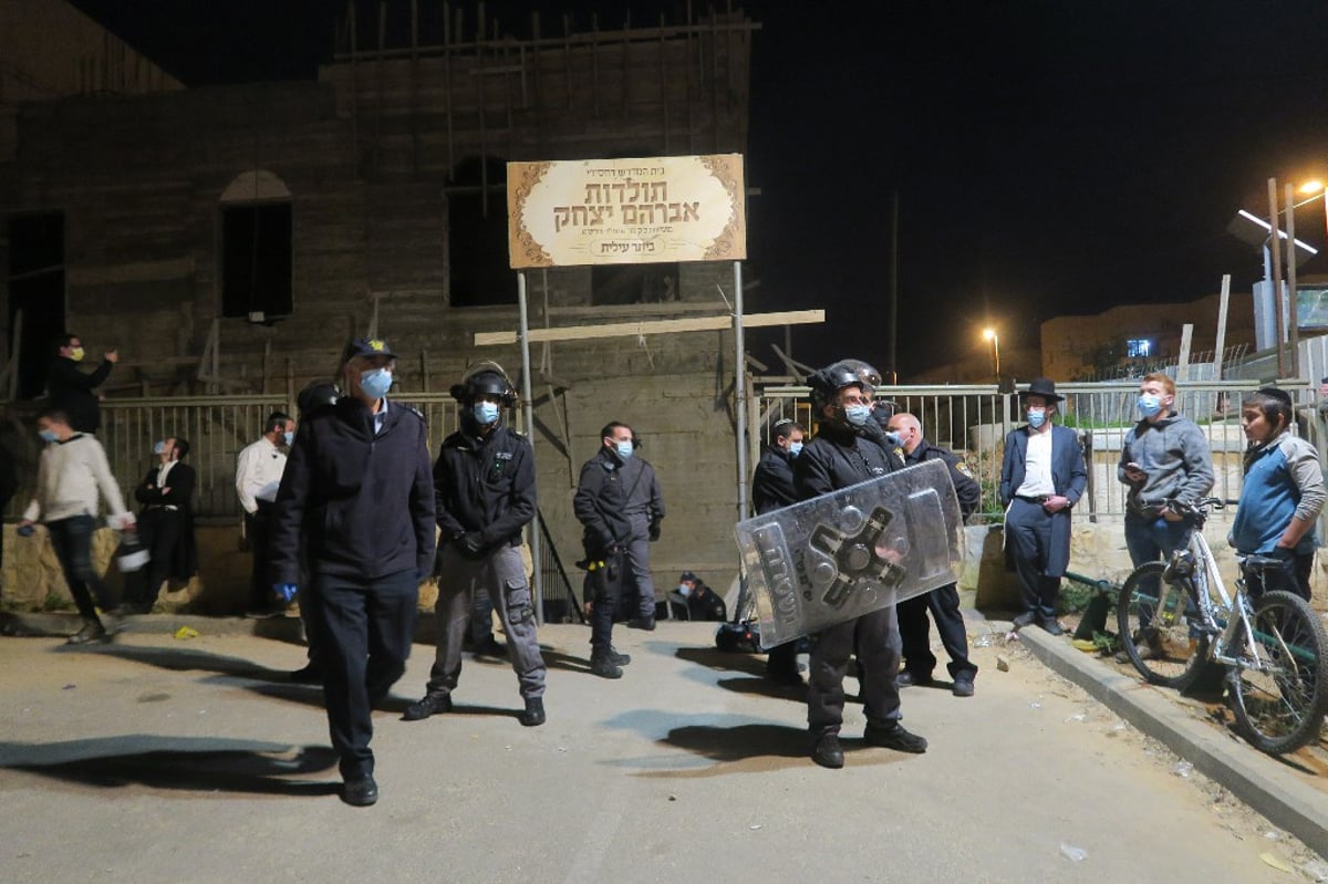 שוטרים פשטו על חתונת נכד האדמו"ר מתוא"י