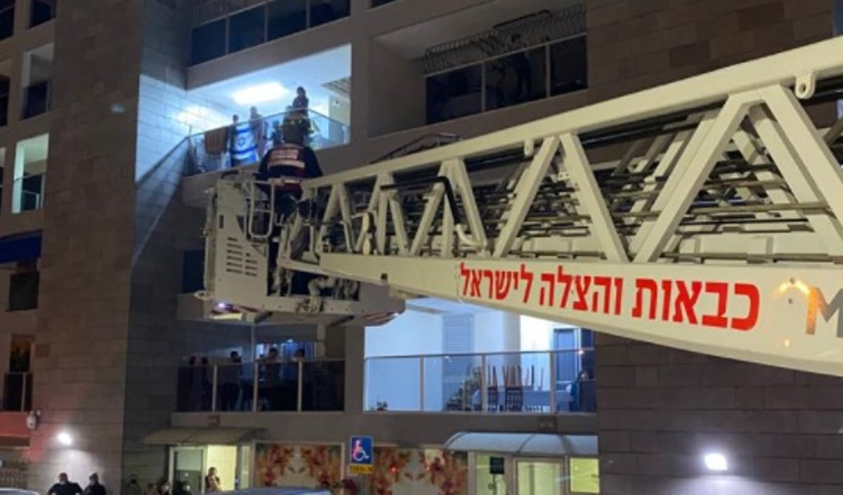 בשכונה האשדודית: אדם נזקק לטיפול רפואי וחולץ במנוף