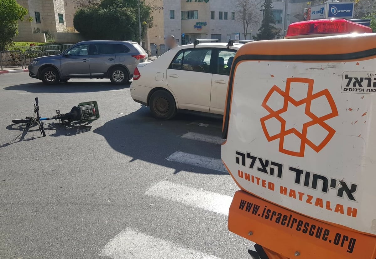 צעיר חרדי רכב על אופניים חשמליים ונפצע בינוני