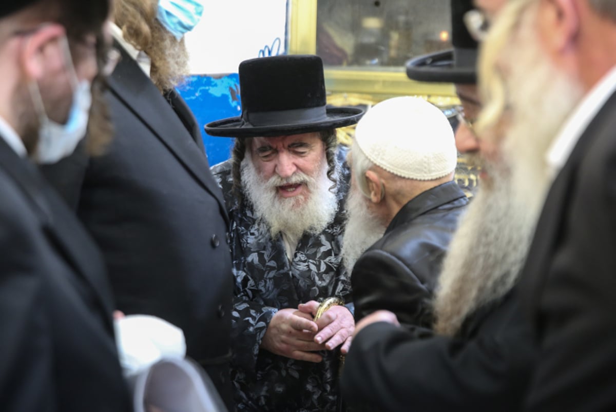 האדמו"ר מויז'ניץ התפלל אצל רשב"י; תיעוד