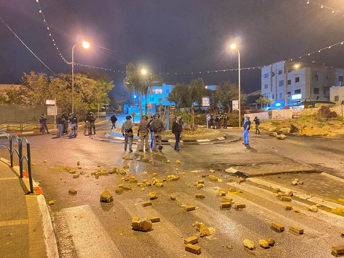 מות הנער: התפרעות אלימה ויידויי אבנים