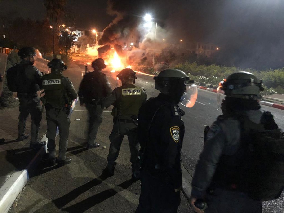 מות הנער: התפרעות אלימה ויידויי אבנים