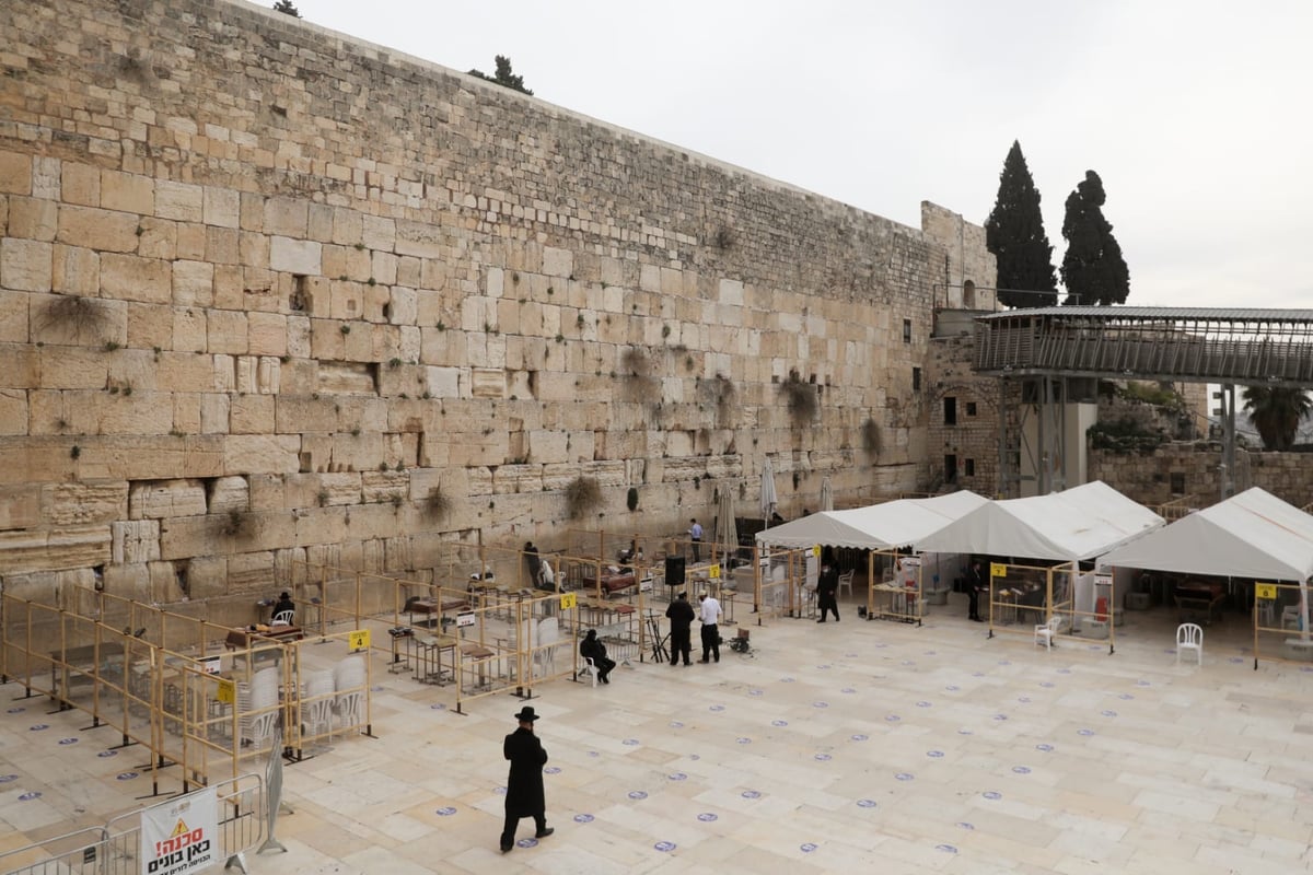 הכותל המערבי והדרכים המובילות - ריקות