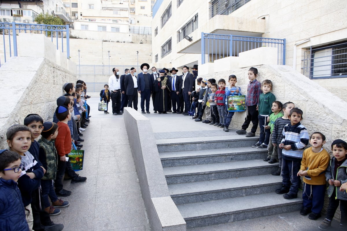 תיעוד: ילדי 'סוכת דוד' זכרו את הנגיד בכינוס בהשתתפות הרב הראשי