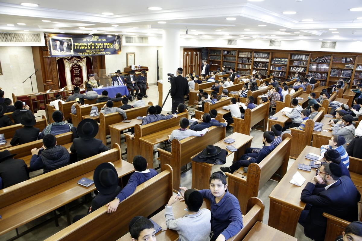 תיעוד: ילדי 'סוכת דוד' זכרו את הנגיד בכינוס בהשתתפות הרב הראשי