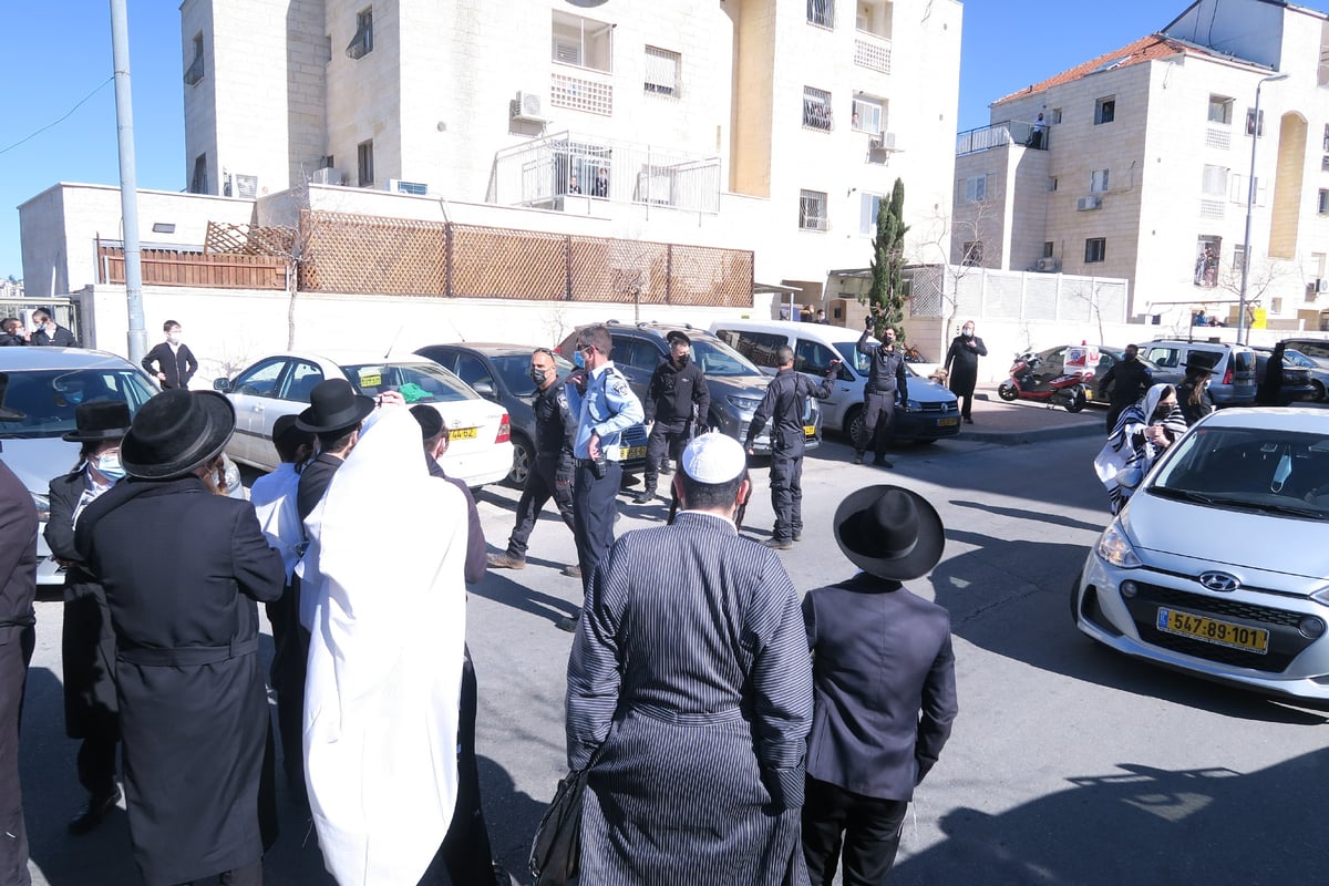 מהומה בביתר: המשטרה סגרה בתי כנסת