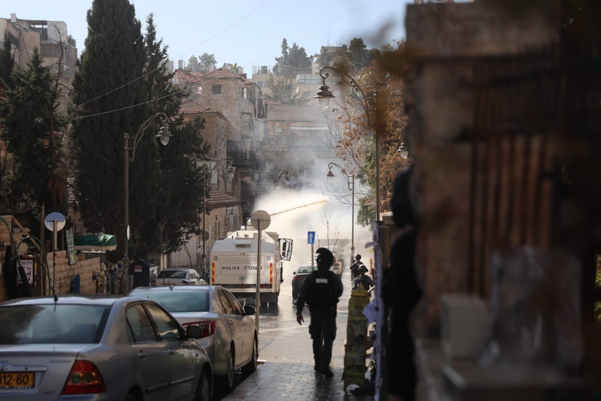 מהומות בביהמ"ד סאטמר; הגאב"ד  קרא לאברכים למחות