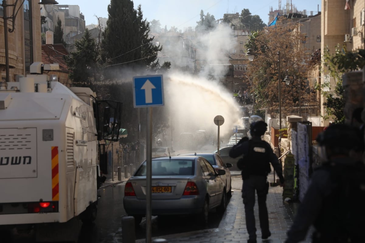 מהומות בביהמ"ד סאטמר; הגאב"ד  קרא לאברכים למחות